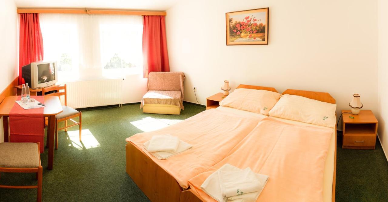 Motel Velky Rybnik Dehtare  Buitenkant foto
